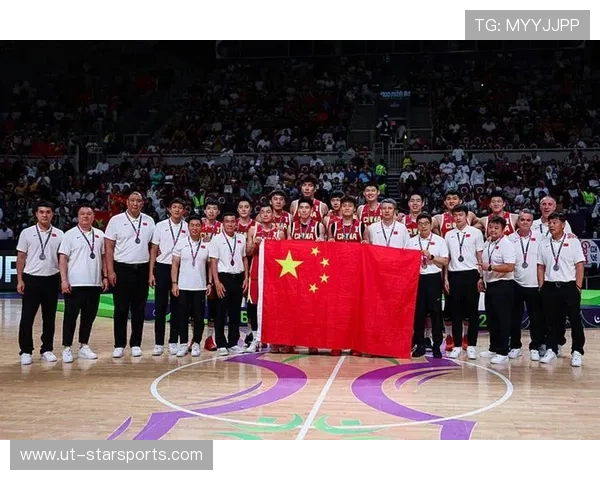 国际篮球邀请赛中国球员在对抗中提升身体适应能力